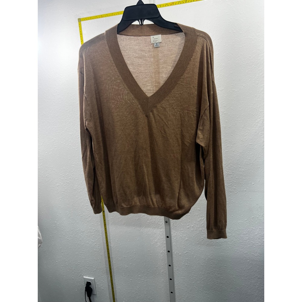 A New Day Womens V-Neck Sweater Camel Brown Lightweight Knit Pullover Size‎ M